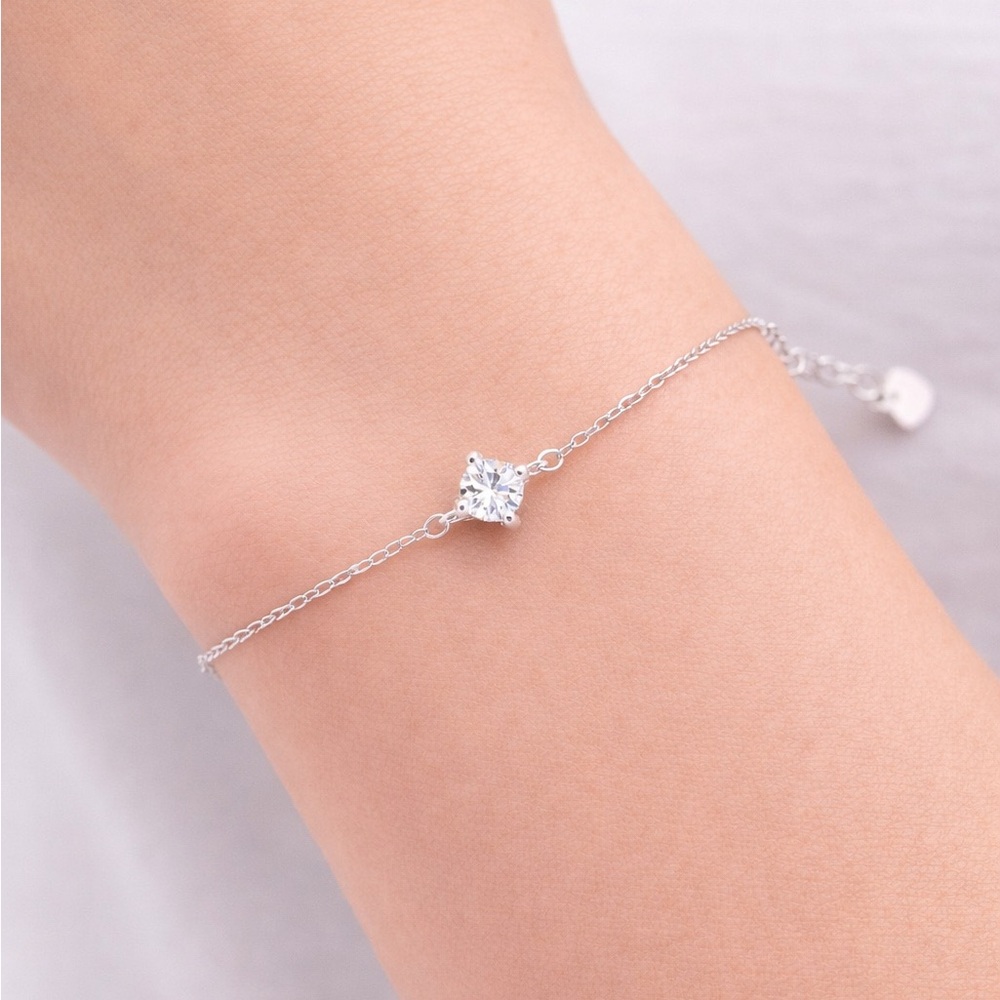 925 Sterling Silver 4-Prong Round White Zircon Charm Bracelet New in Packaging